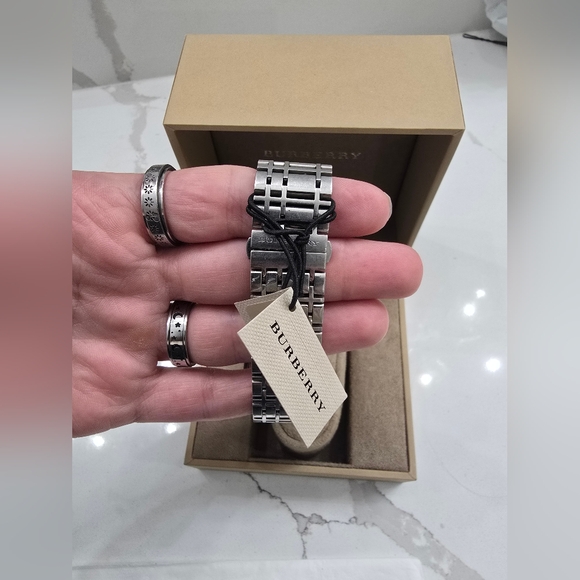 Burberry watch - Picture 9 of 13
